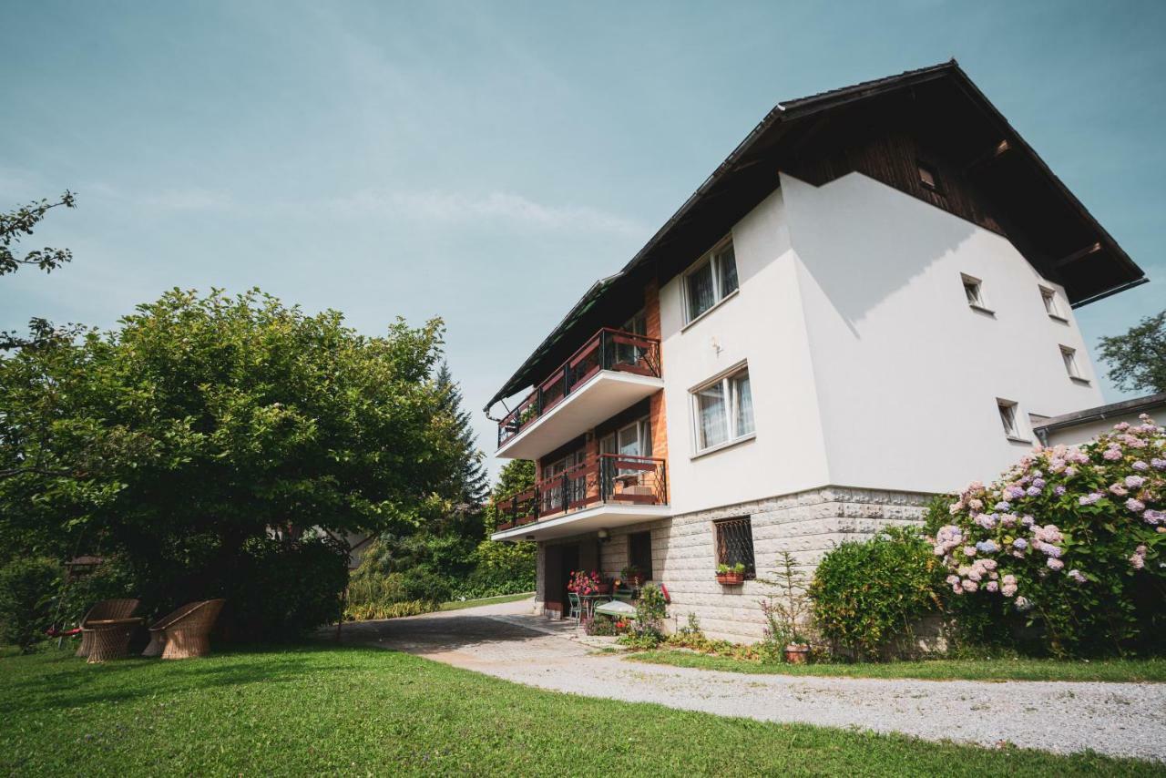 Apartmaji Retro Spodnje Gorje Exteriör bild
